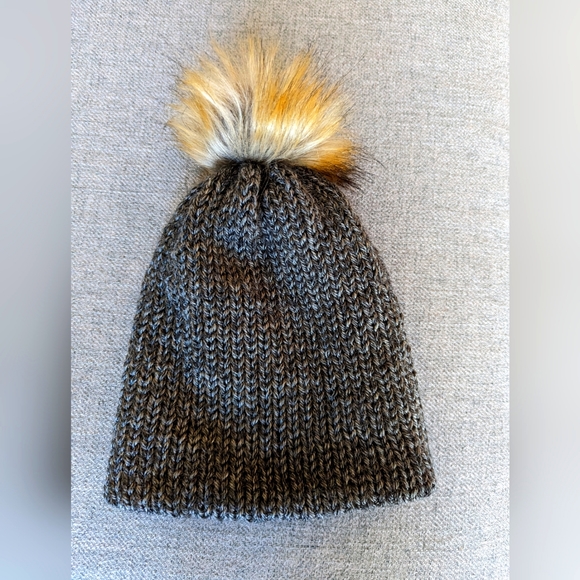 Kids knit toque with pompom - Picture 9 of 12